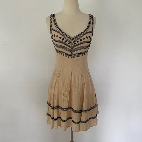 Free People 2013 Beige Tan Embroidered Crisscross Back Strap Mini Dress Size 2 - Picture 2 of 11